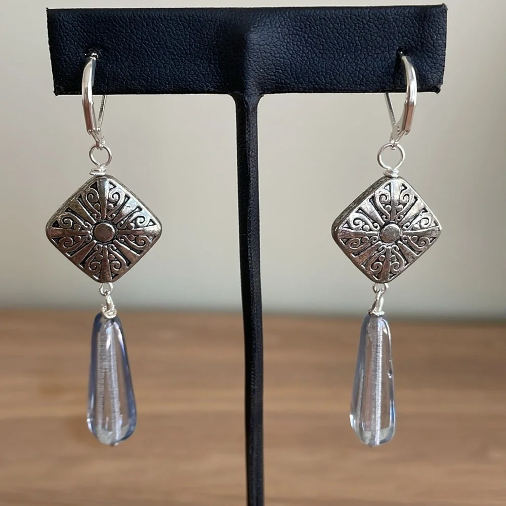 HAND CRAFTED EARRINGS Clear Grayish-Blue Drops Decorative Silver Plated Beads